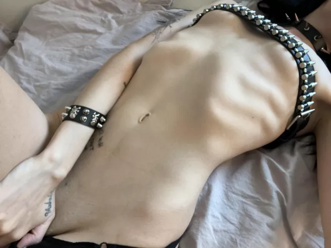 I'm just so tiny and skinny by kaiko_riko