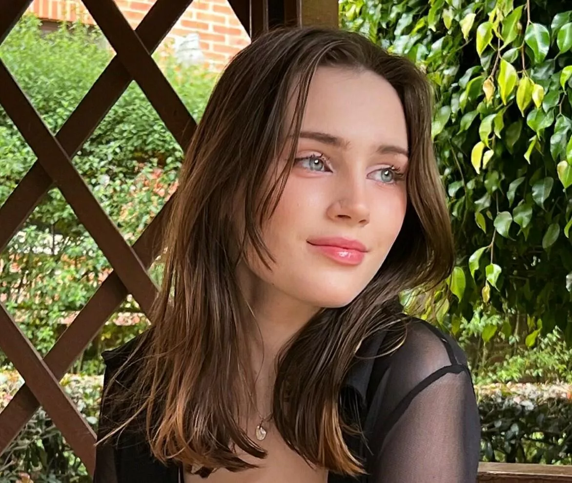 Mary Amber posted by qwer5r