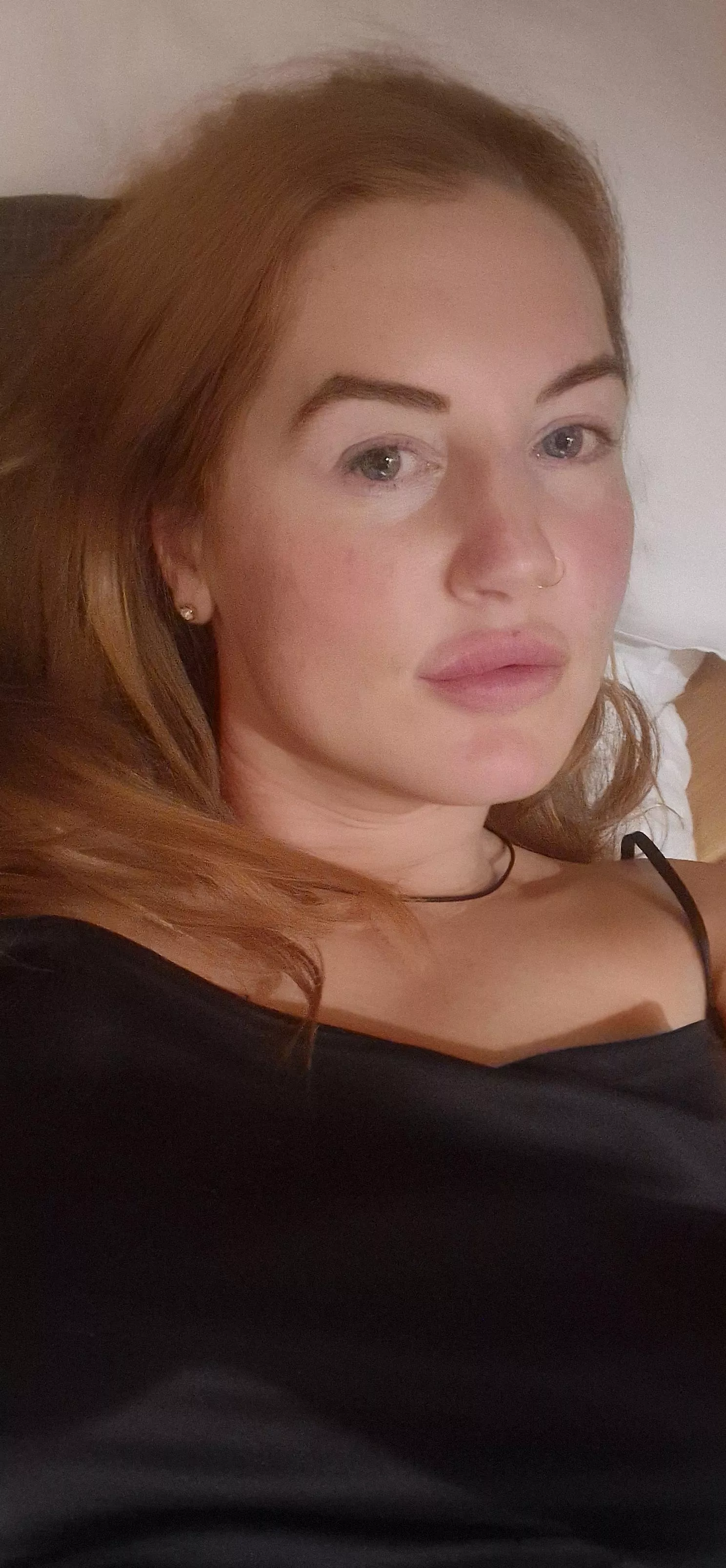 Redheads look the beat in classic black [IRTR] posted by clarrisacrystal