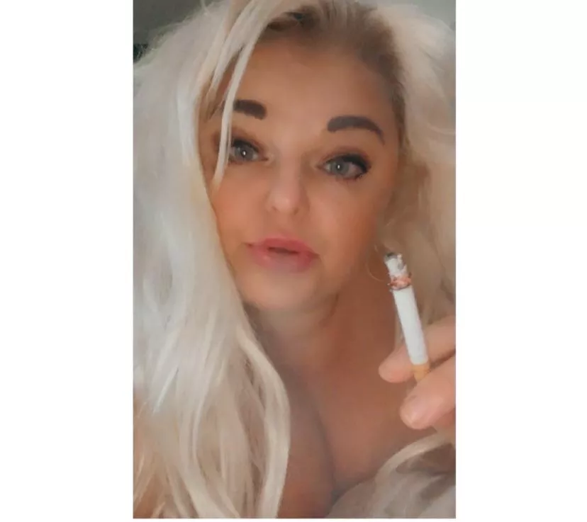 Come share a smoke 😋 posted by foxyroxy321x