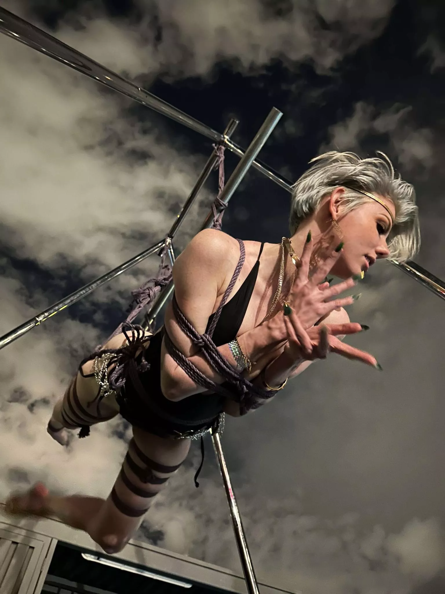 Flying 🪢  posted by Calliopehoop