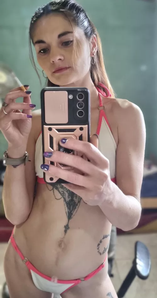 Hi honey! Are you coming to smoke with me? by argentina_27