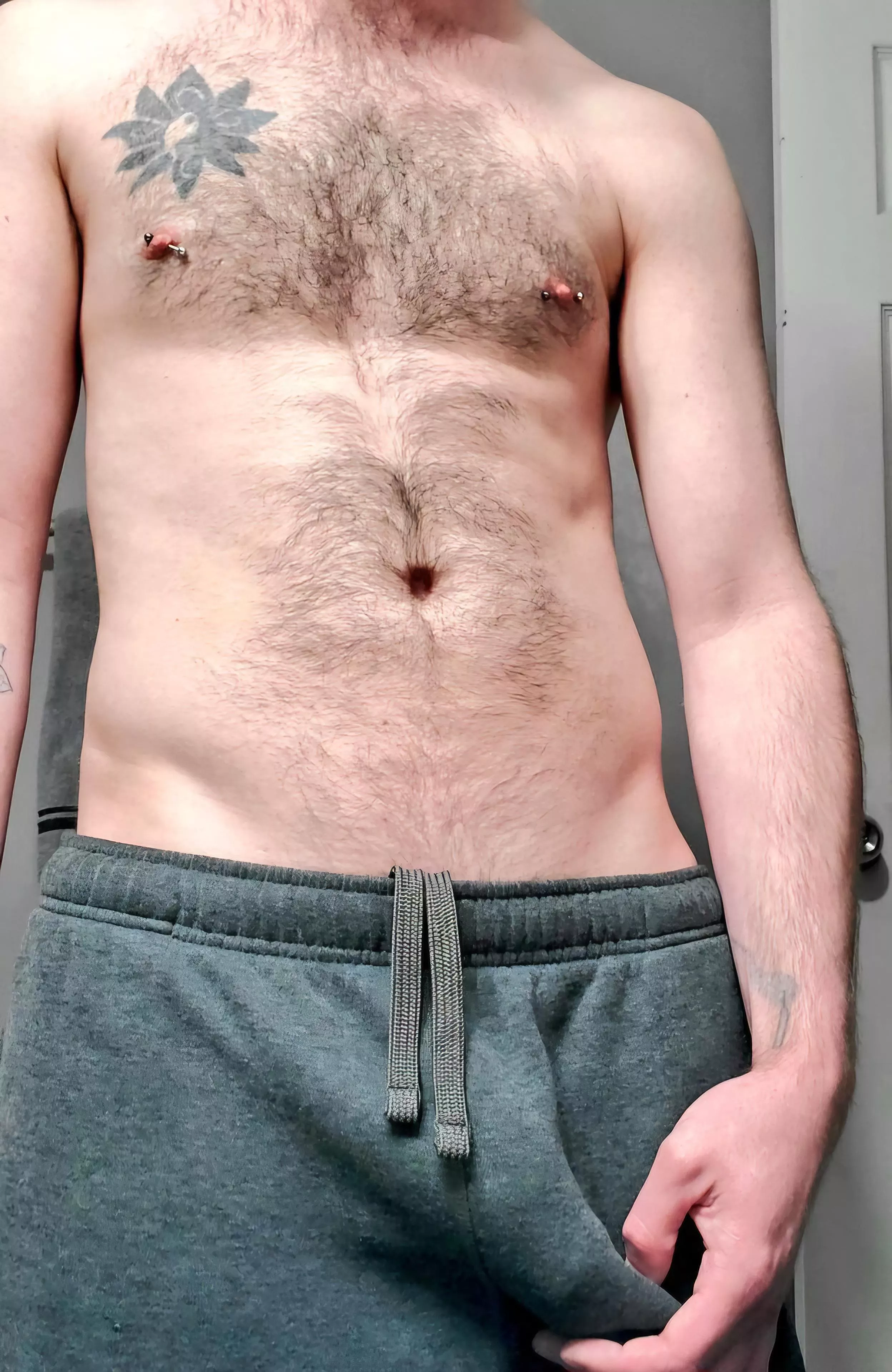 It's grey sweatpants season posted by dexxified