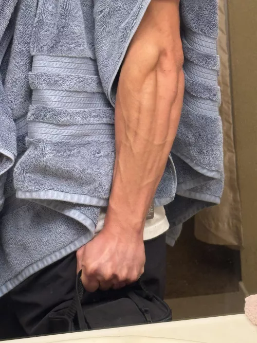 Little post shower flex  by The-_Dude_-Abides