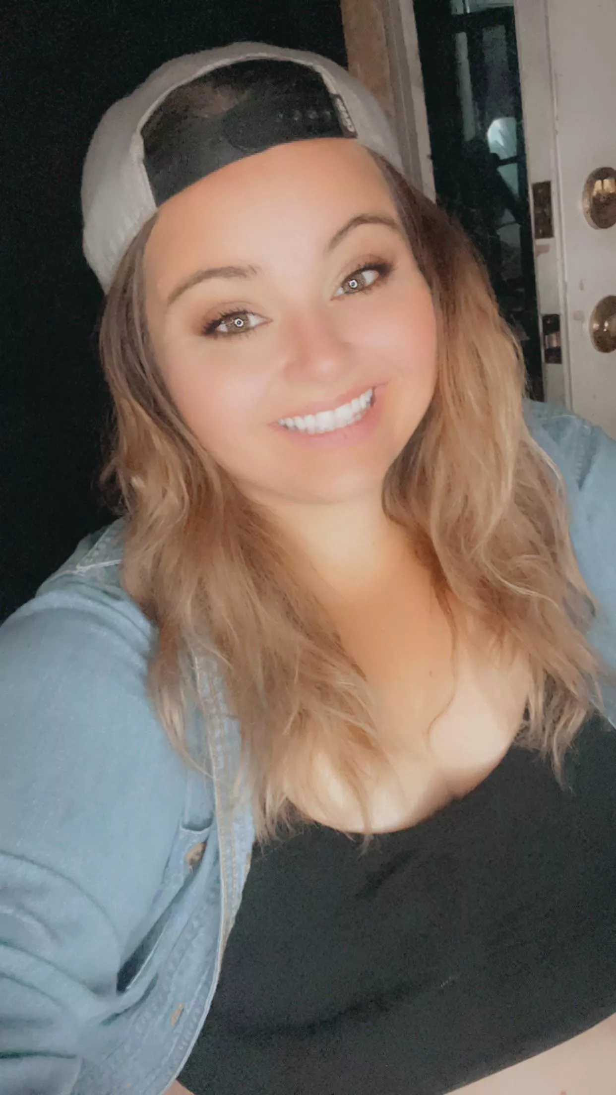 Love a backwards hat  posted by peachqueen4293