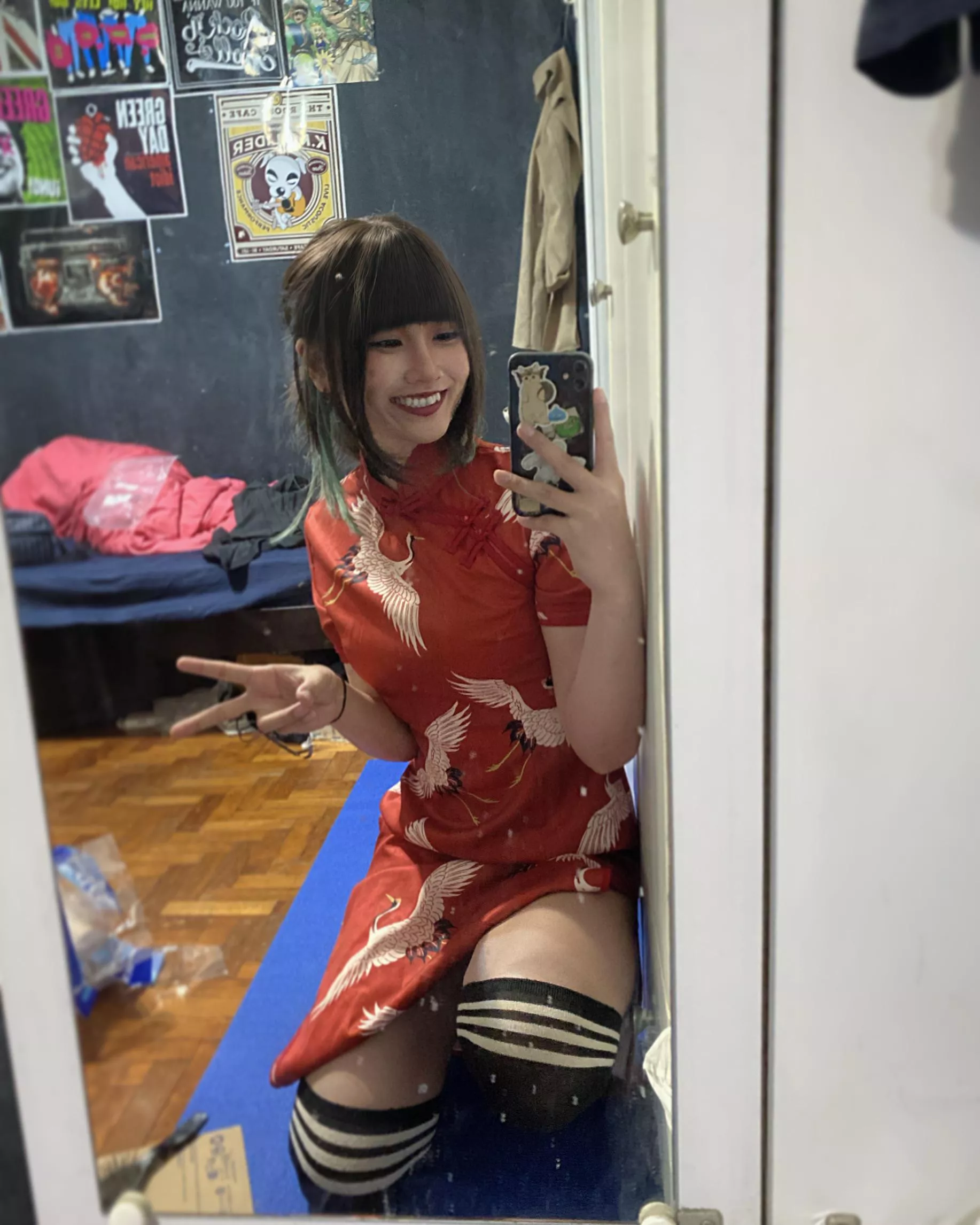 mom’s dress posted by xkyuone