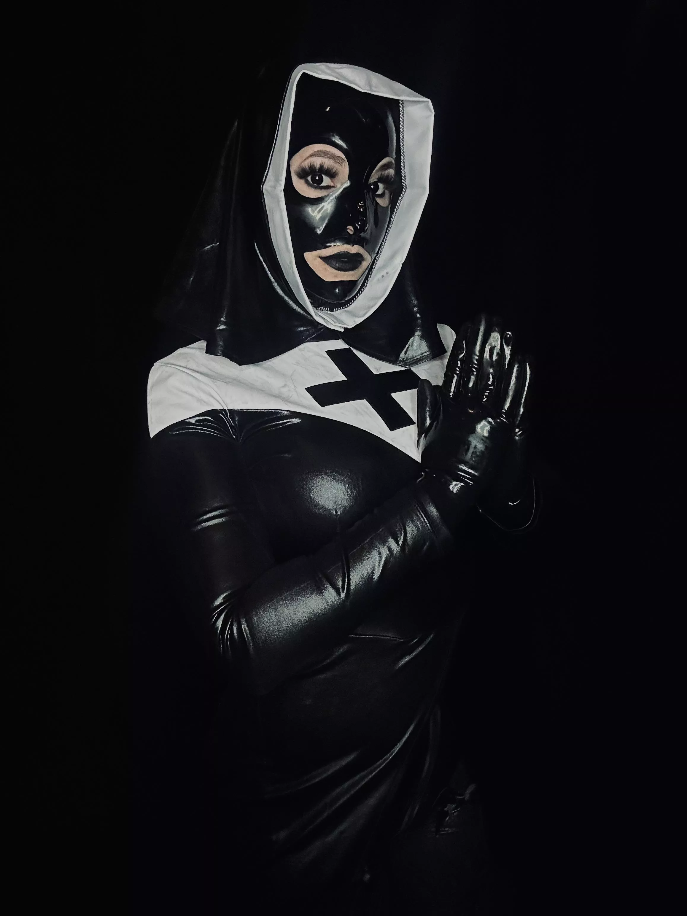 🖤 my hood is part of my commitment 🤍 posted by LatexLovers2