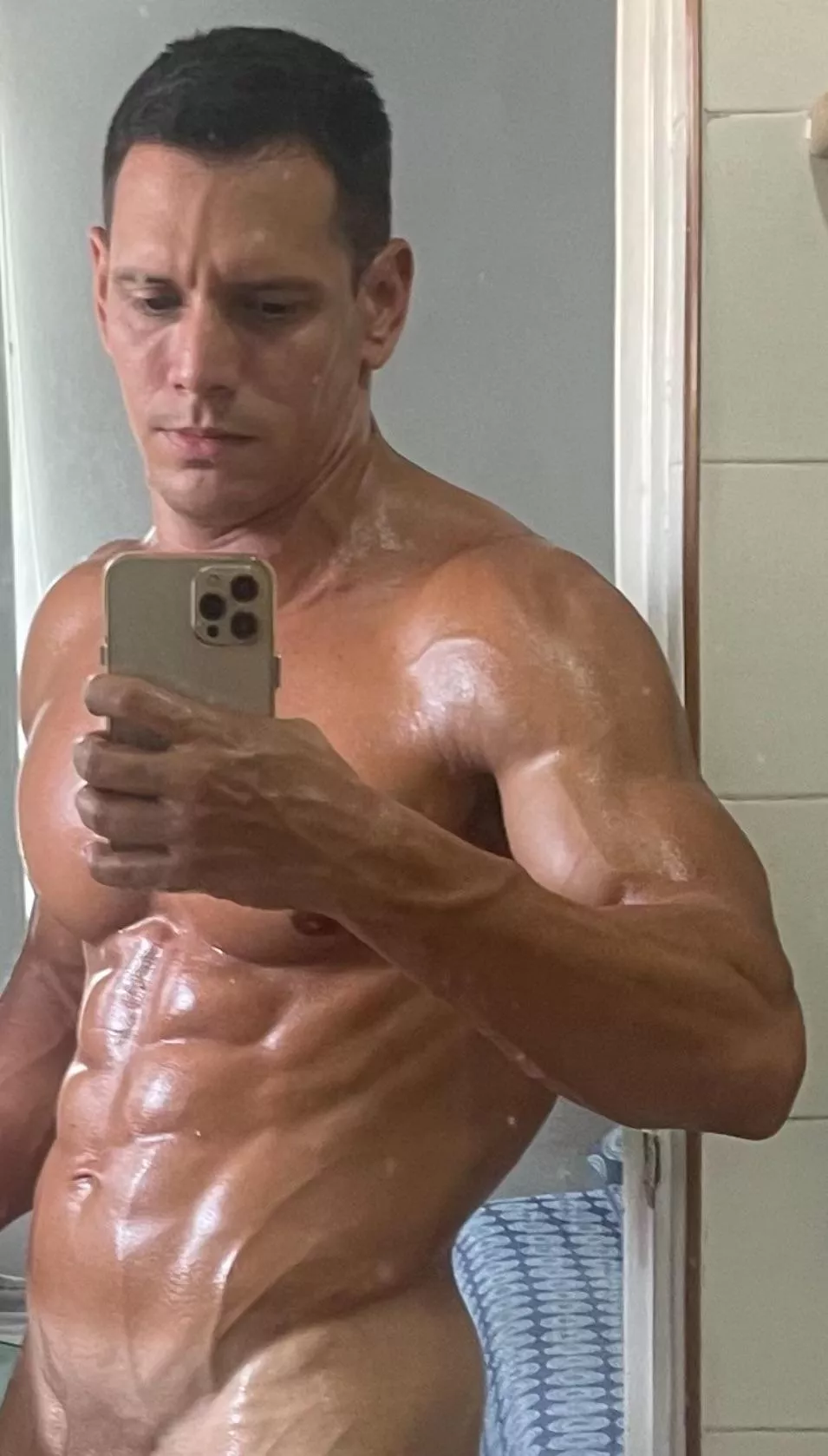 Oiled vline 😈 posted by Specialist_Chair_225