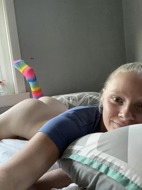 Pedestal pose by Plucky_Peach