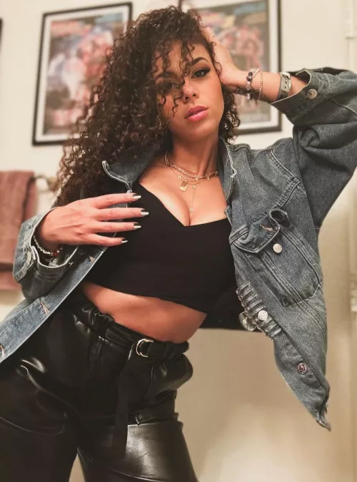 Samantha Irvin  by NoOne-Really11