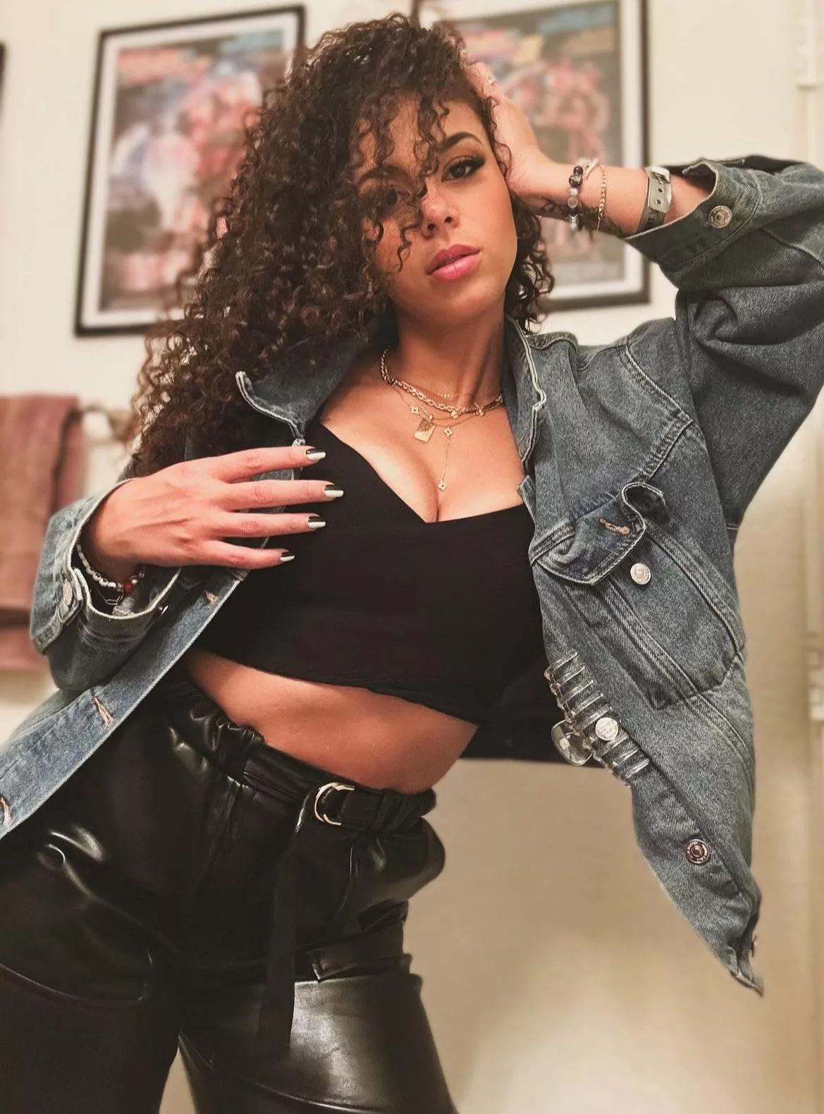 Samantha Irvin  posted by NoOne-Really11