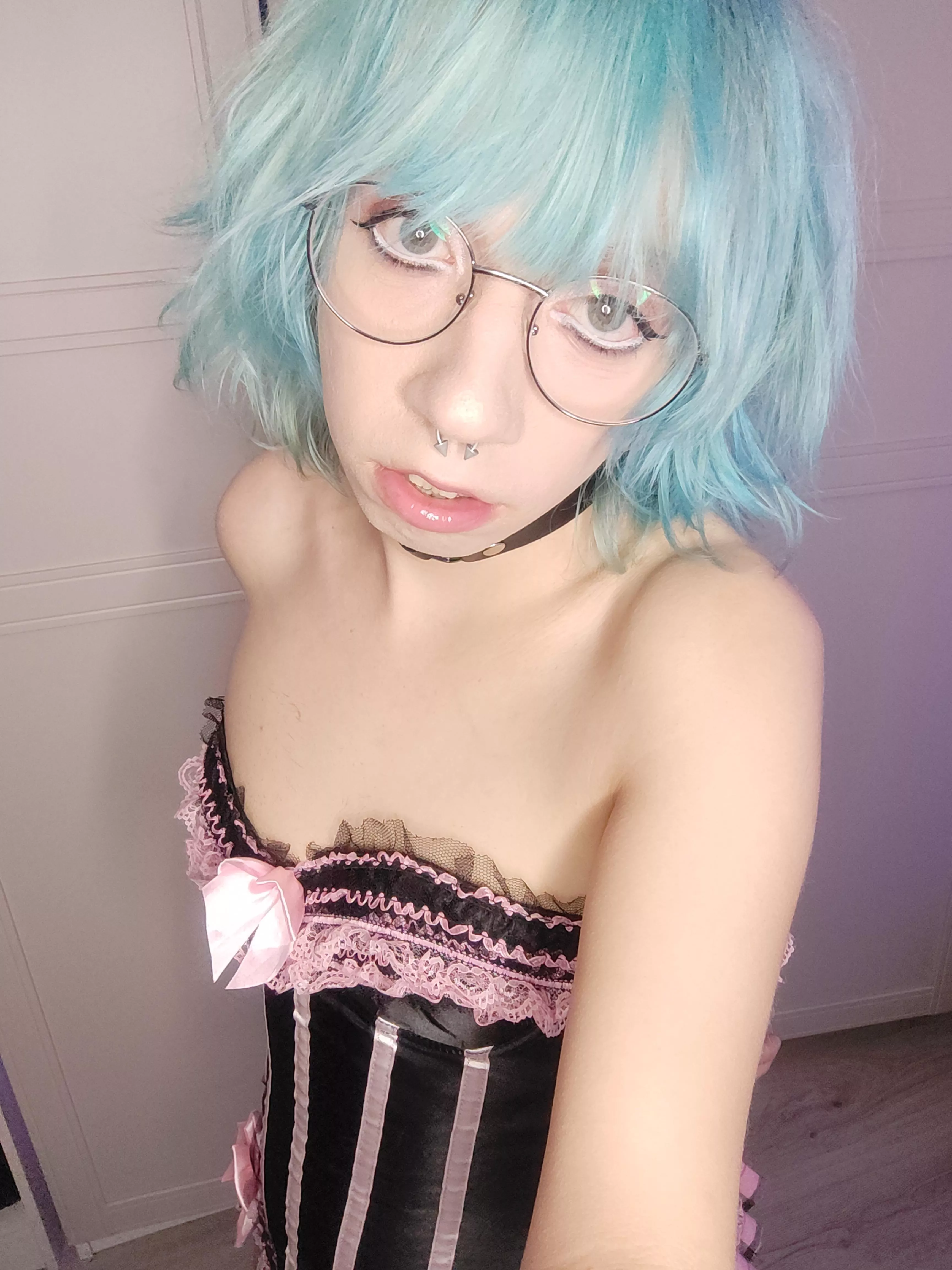 starting to like my glasses posted by kazucocosplay
