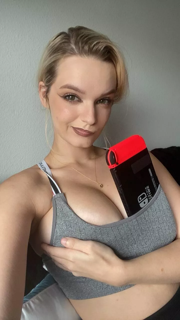 The next thing to fit in my pussy... a switch posted by curvyleila