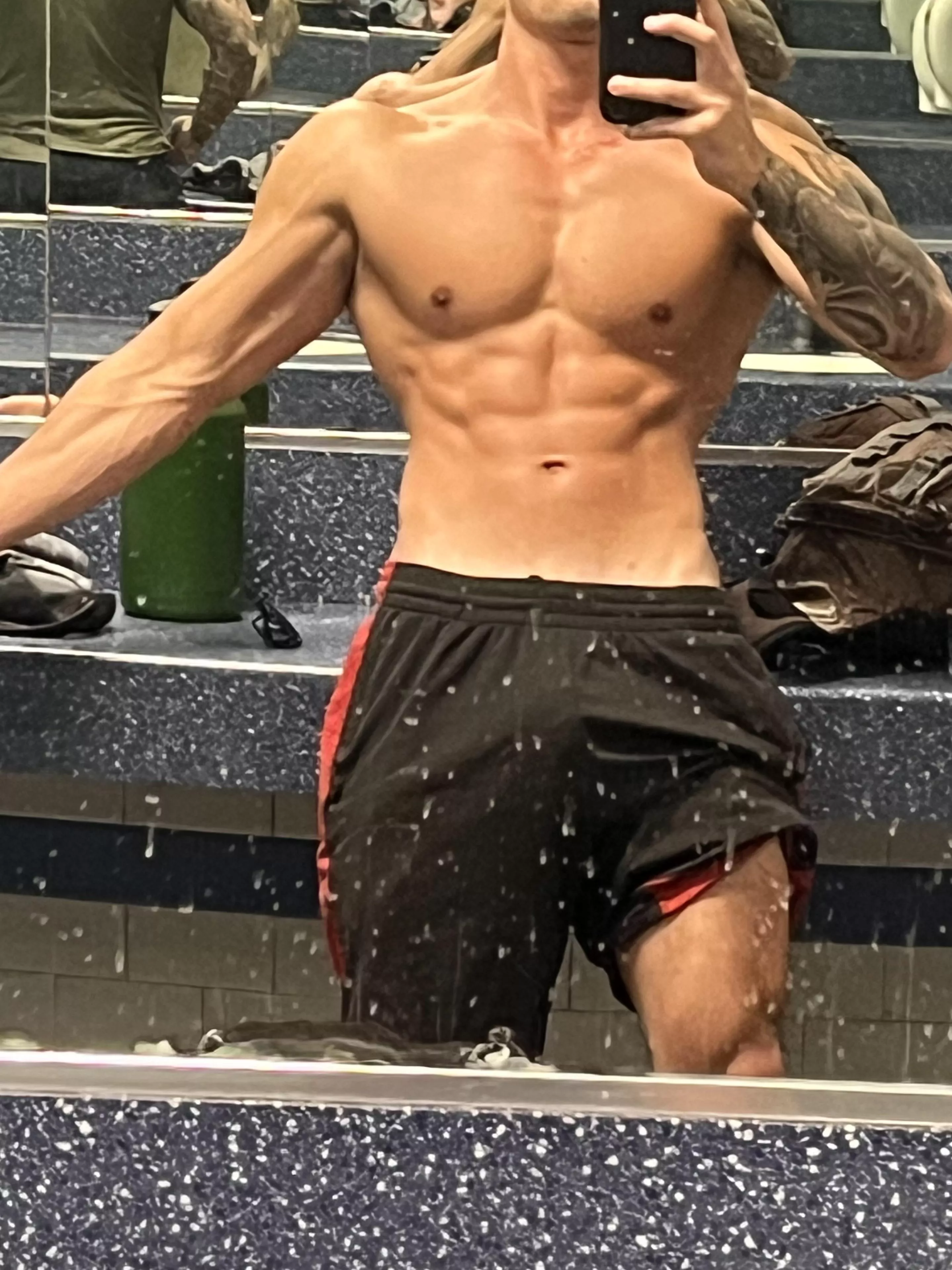 This gym mirror is dirtyyy, but so is my mind when it CUMS to clapping asses 😈😈 posted by TheeGuyDerek