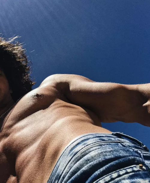 Veins coming from this heat by Daddy_Zovitzkey