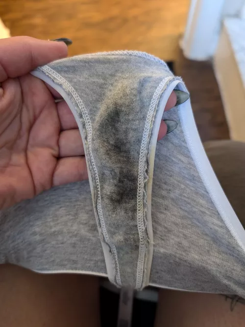 Woke up wet  by Vixxen_Vera