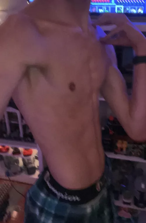 18 hung guys hmu by Historical_Toe_6908