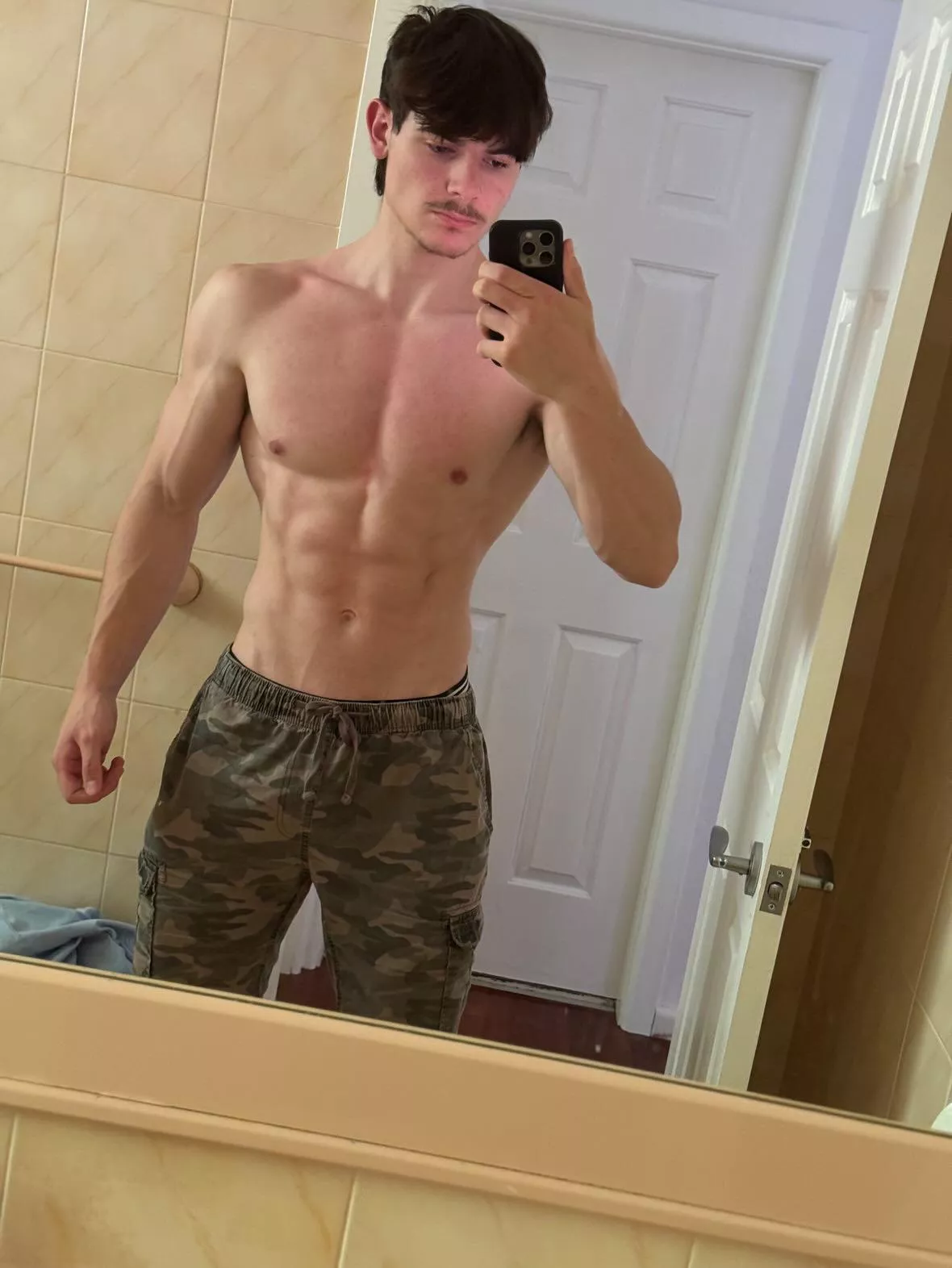 19m add me if u got abs - harry_mcnam2024 posted by No_Negotiation9068