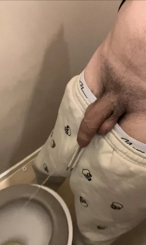 24M. England. 6ft4😈💦 You like hung hairy alphas?💪🏼👅(soft cock) {pee} by HungYoungAlpha-