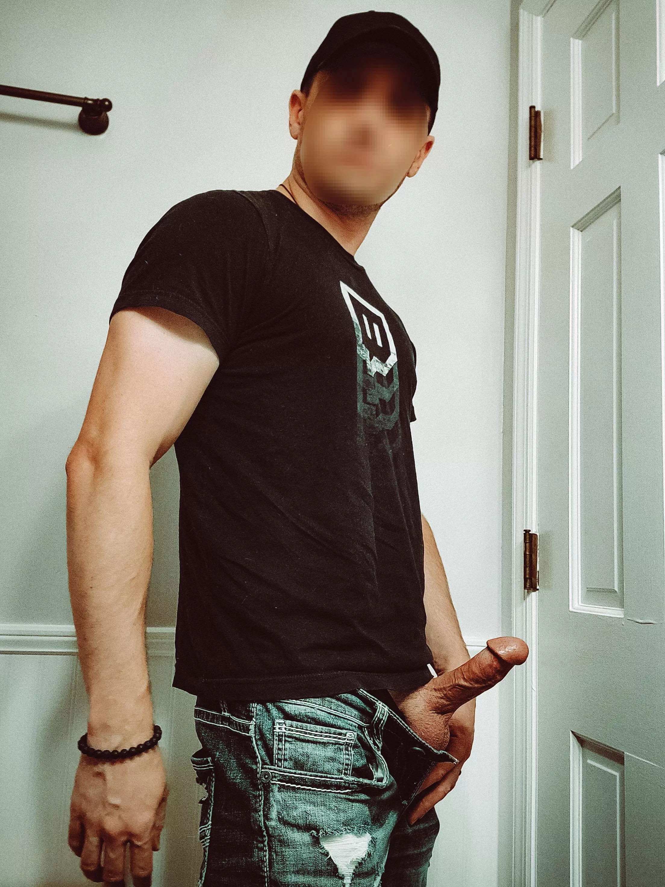 [41] Bored with no power after the hurricane.  posted by -chemosh-