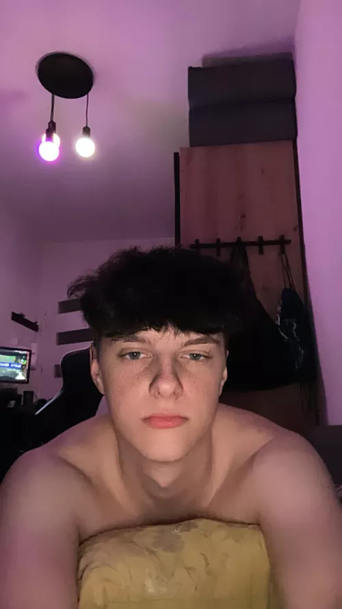 Anyone shaved, cute and under 25? snap: maurysiu23 by HotTwinkkk