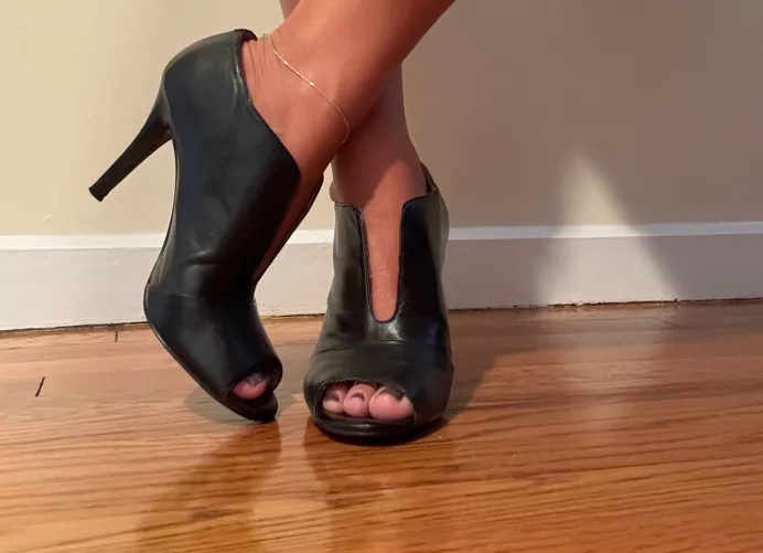 Cute peep toe heel booties by Sole_Satiable