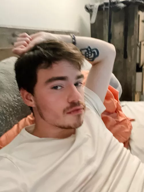 Good morning! (24M) by pIastichearts