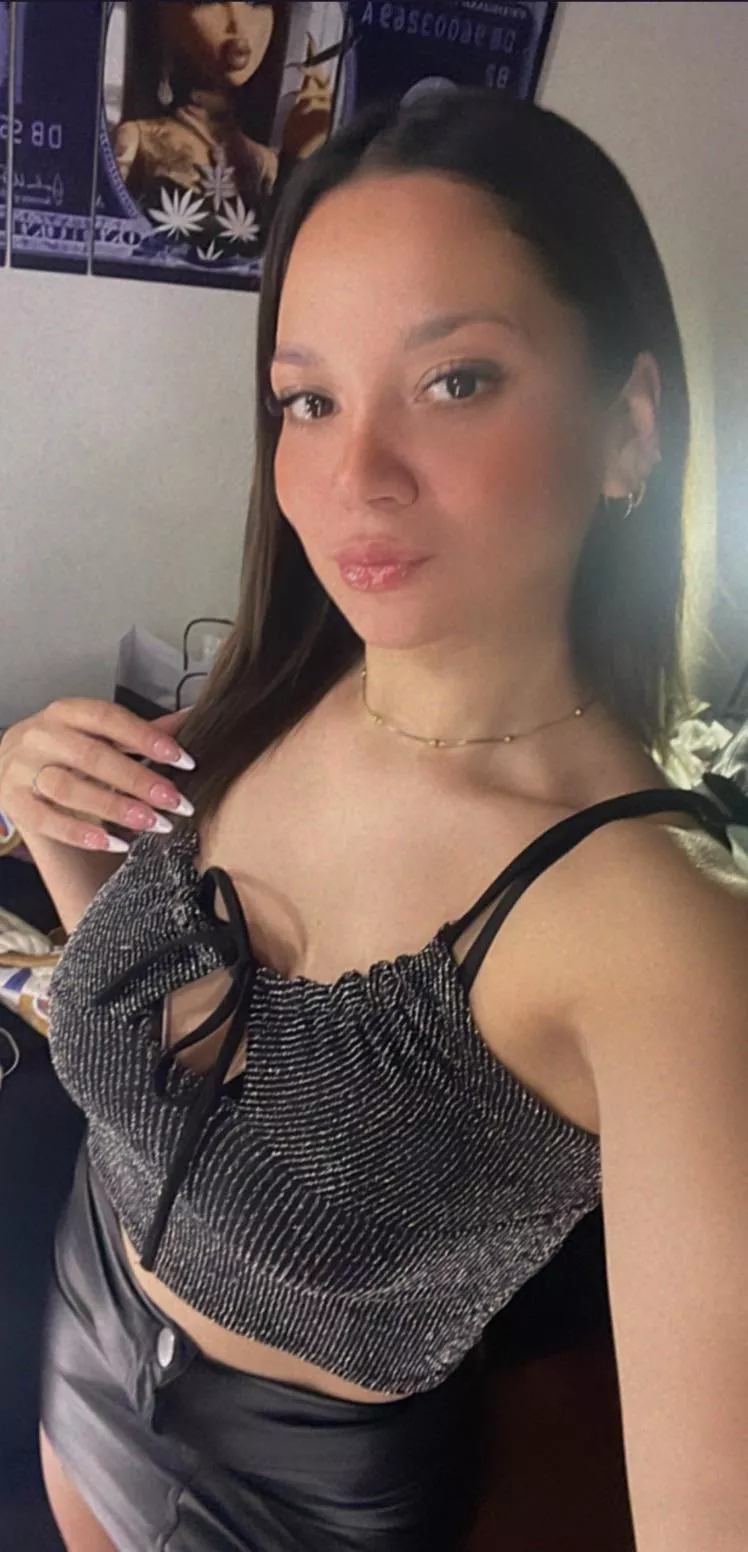 Here your favorite brunette is ready to misbehave  posted by cindyiconic