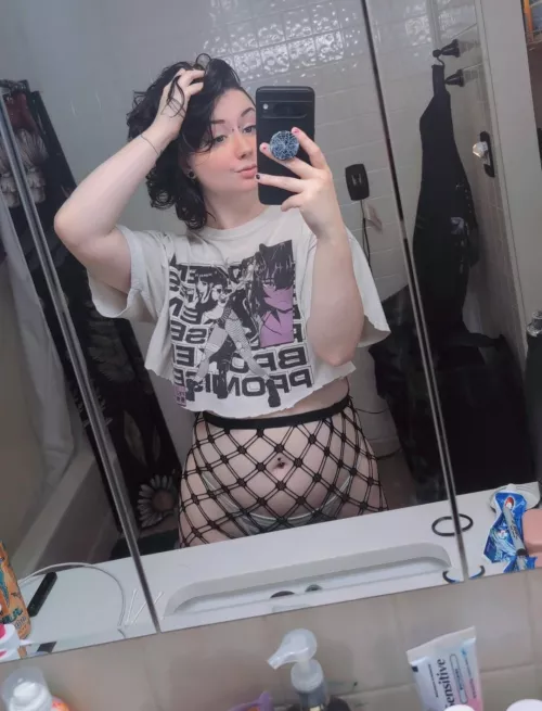 I cut up an old T-shirt to make this cute crop top! [F] by blueberryhair