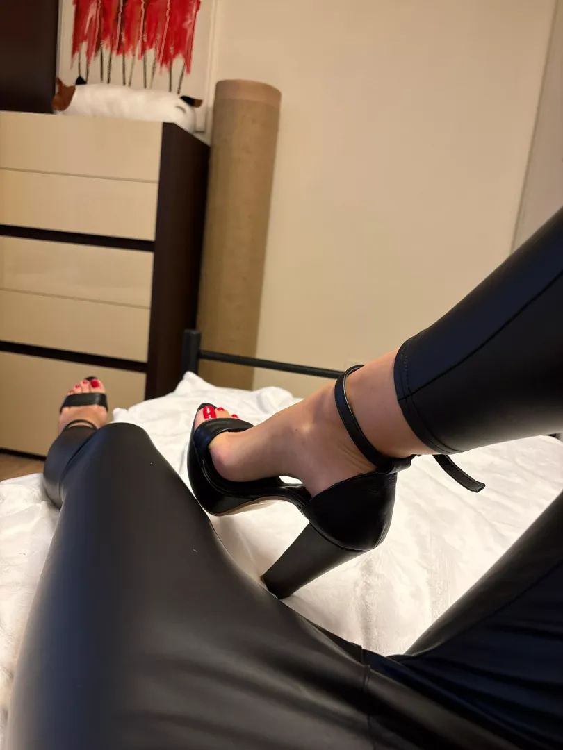 I feel so dominant in these high heels [F] posted by onlyjuliavoss