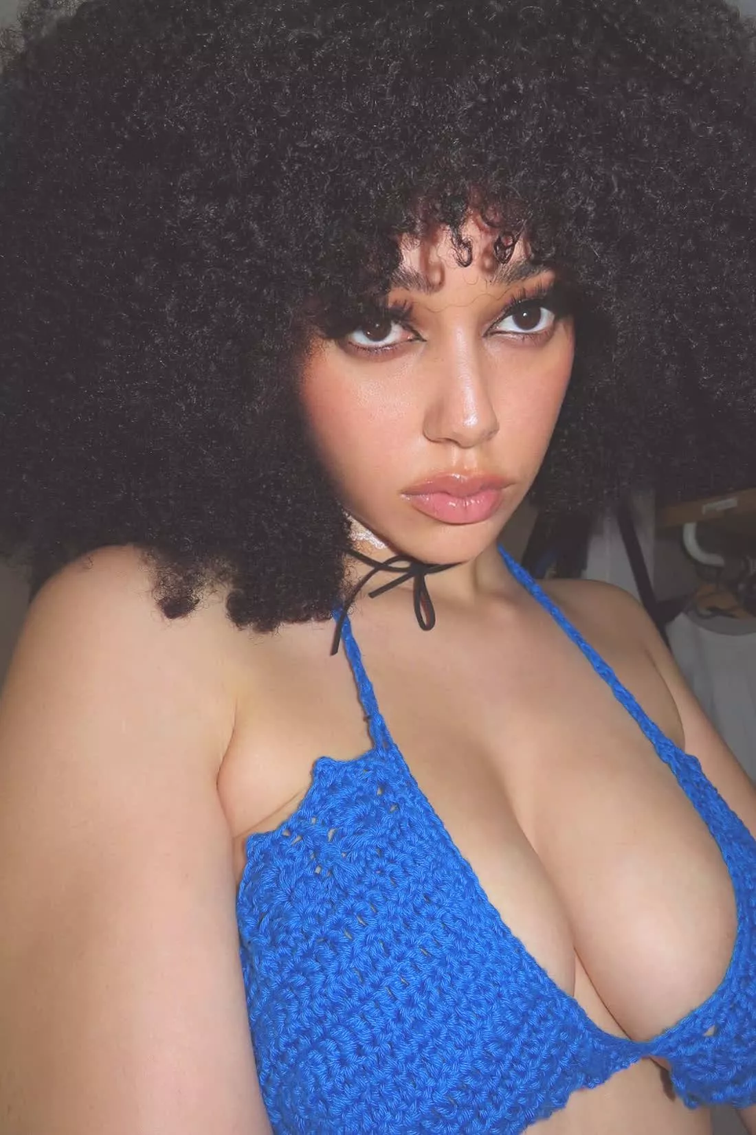 Kiss me from my neck down to my tits posted by Samiraxoxodarky