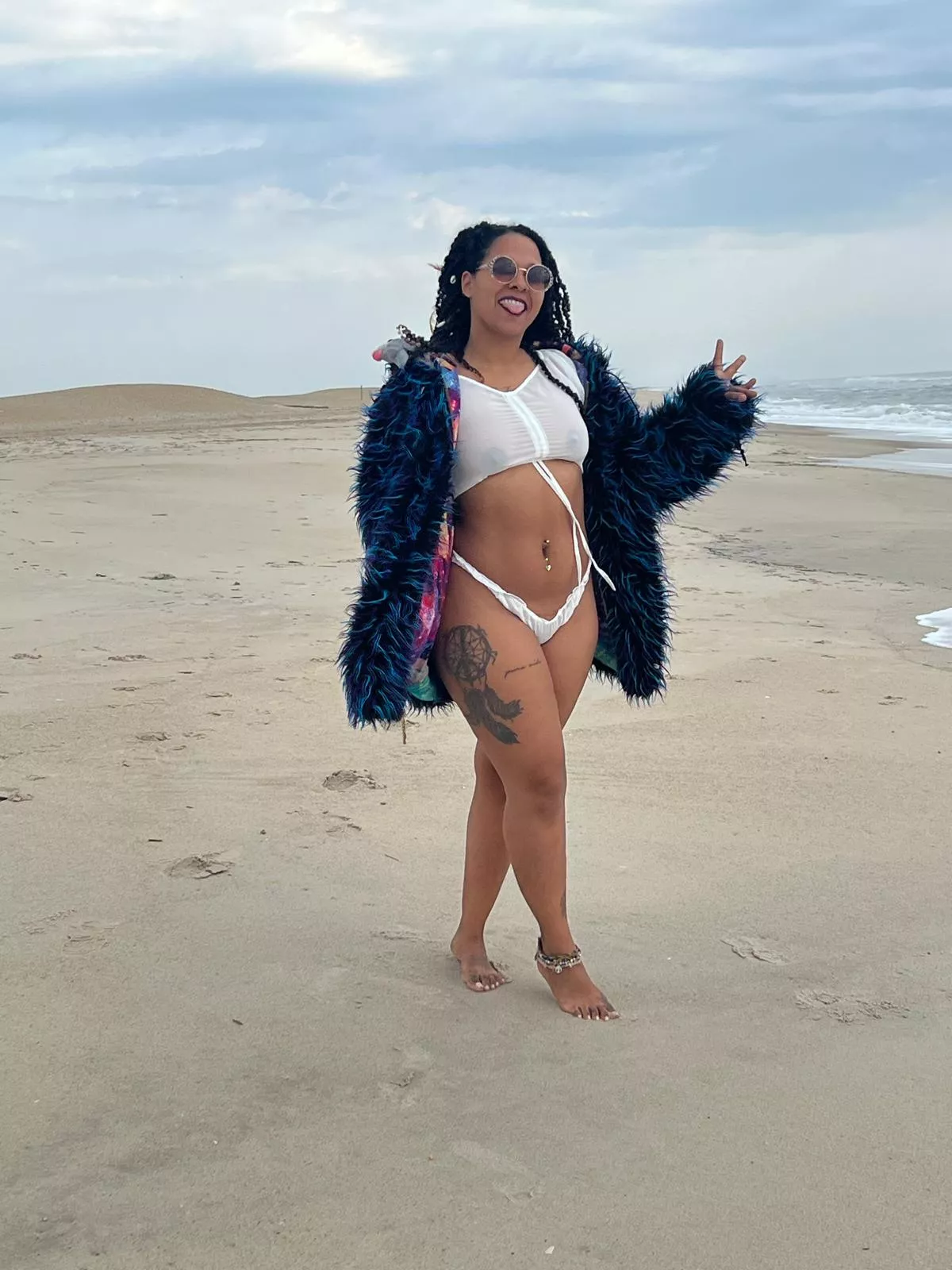 Let's get weird on the beach  posted by devoursunflower