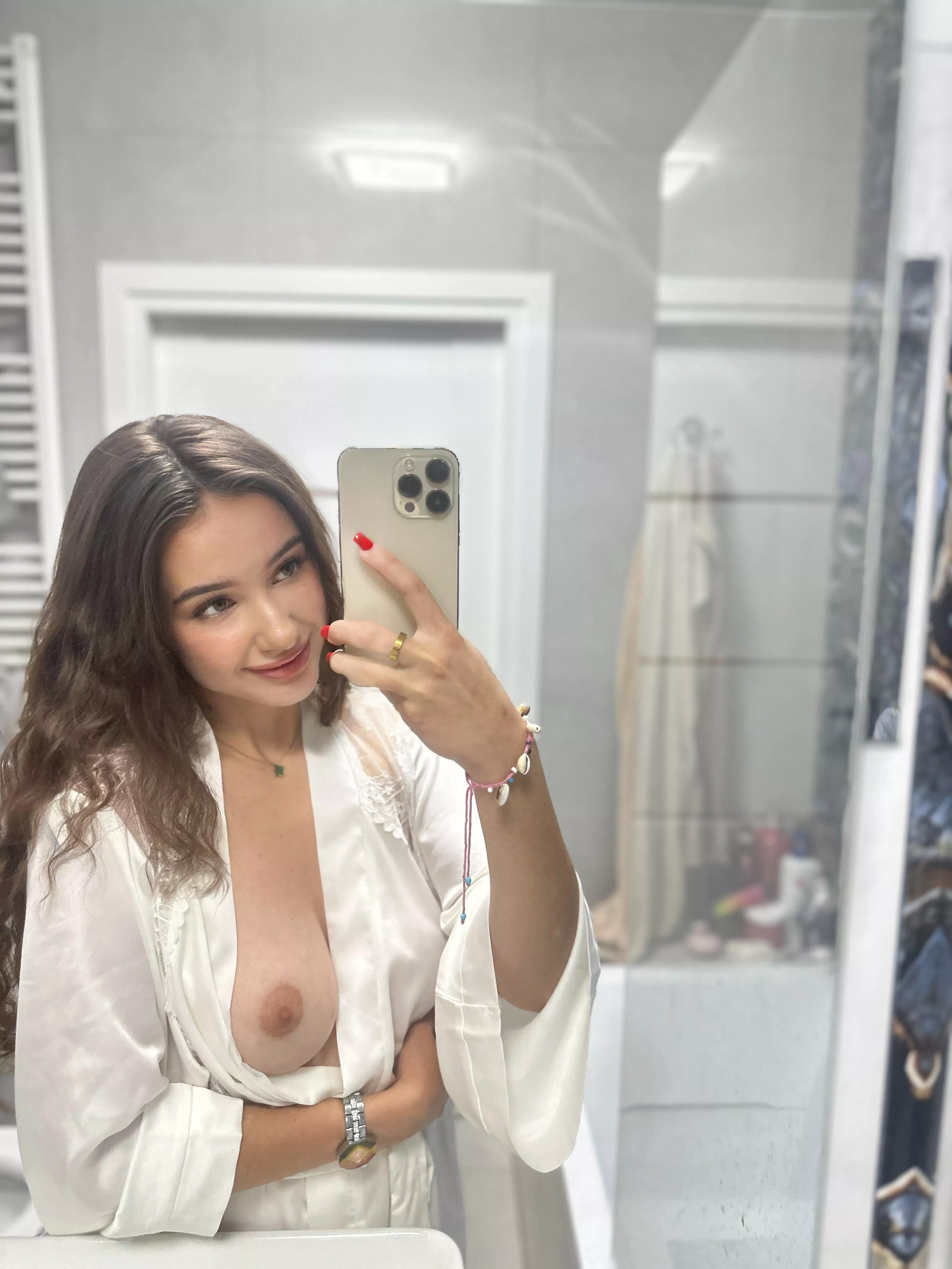 Selfie to distract you from work posted by RoxyRoxxer