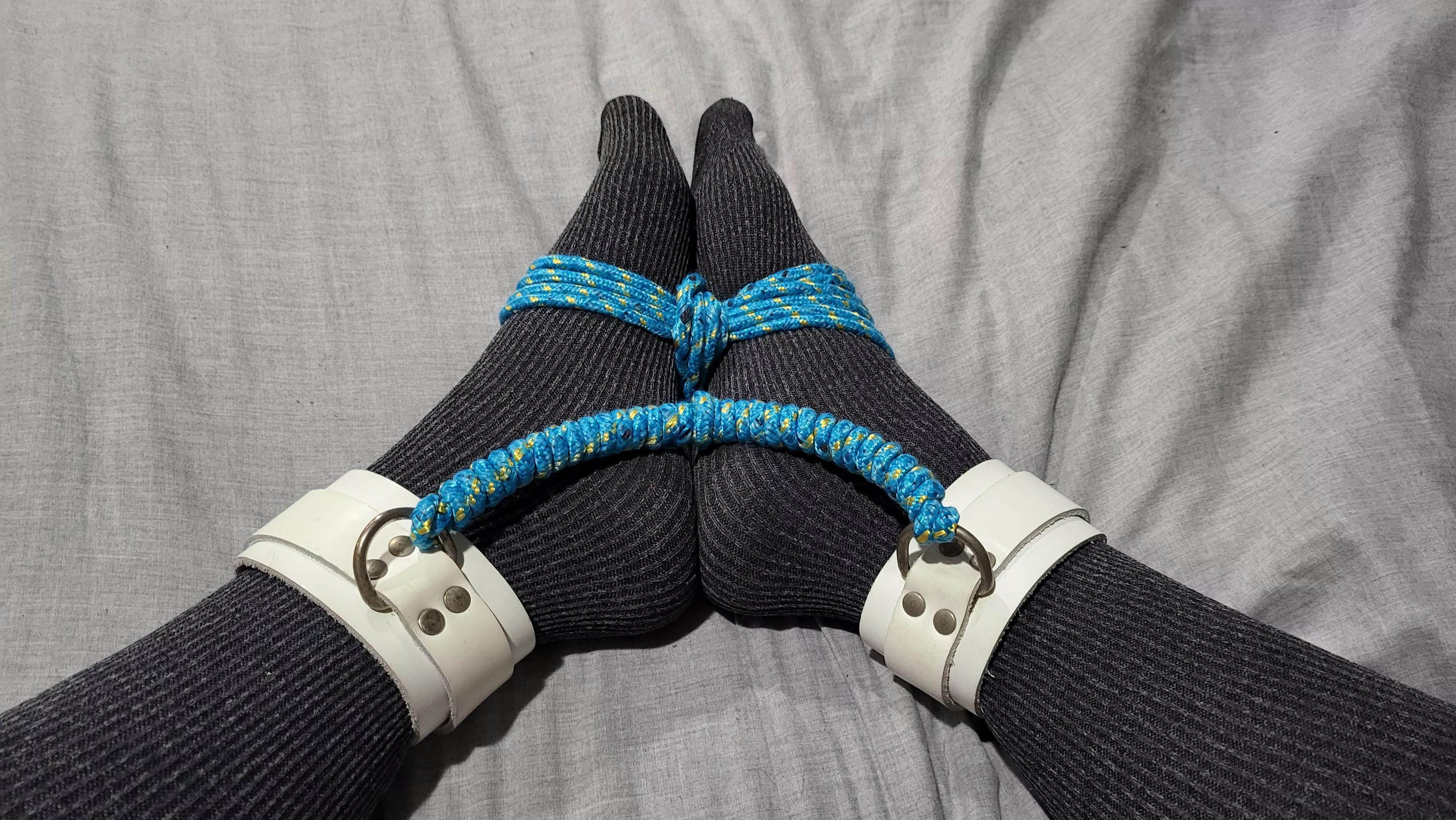 Some feet bondage~ posted by FaithThePheonix