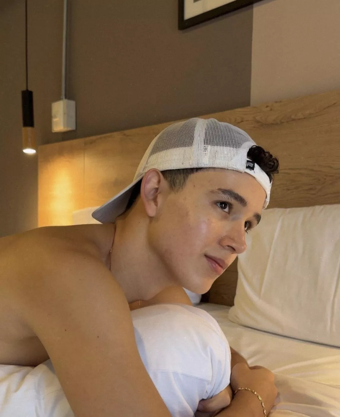 Trying to go back to socials after three years… How are you? posted by Hotdanielof