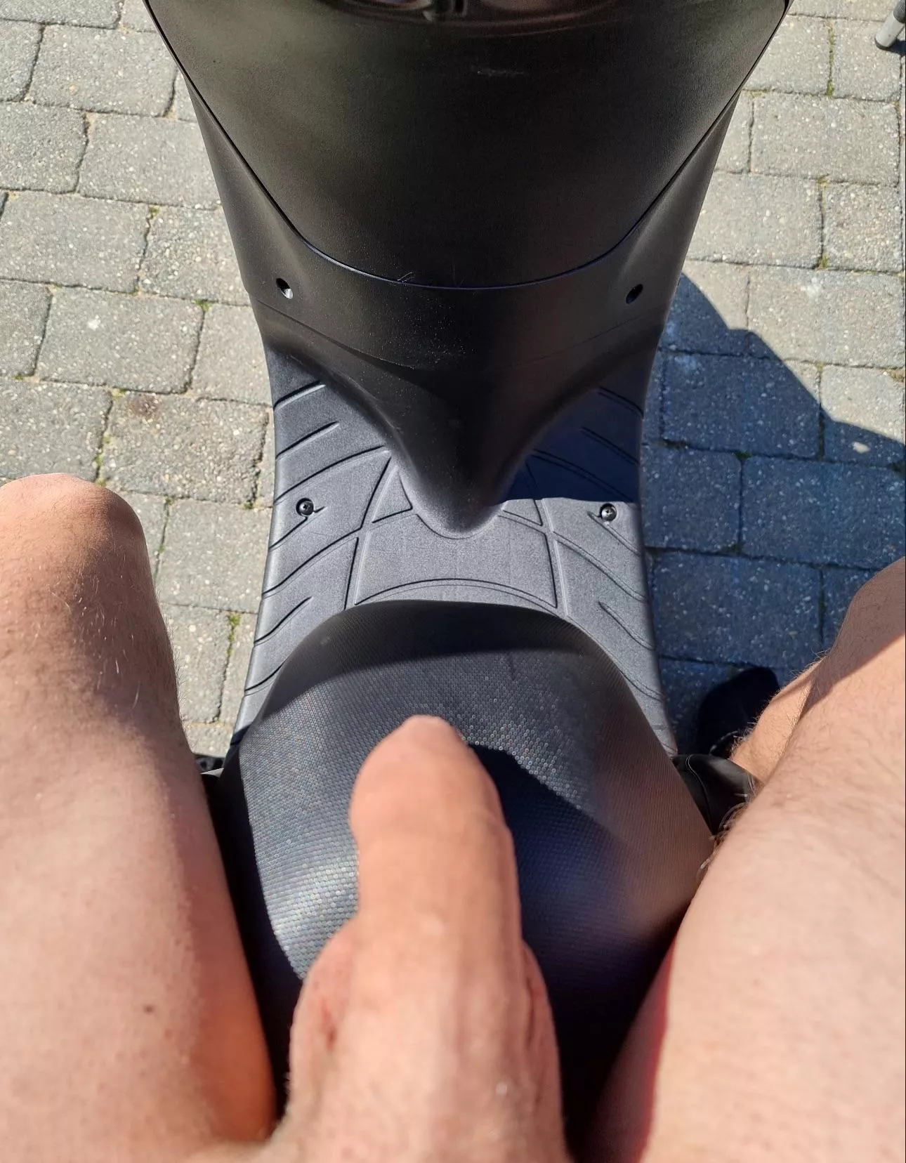 what would you do if you saw me driving around like that?                         Wat zou je doen als je me zo zag rondrijden? posted by Elegant_Context_350