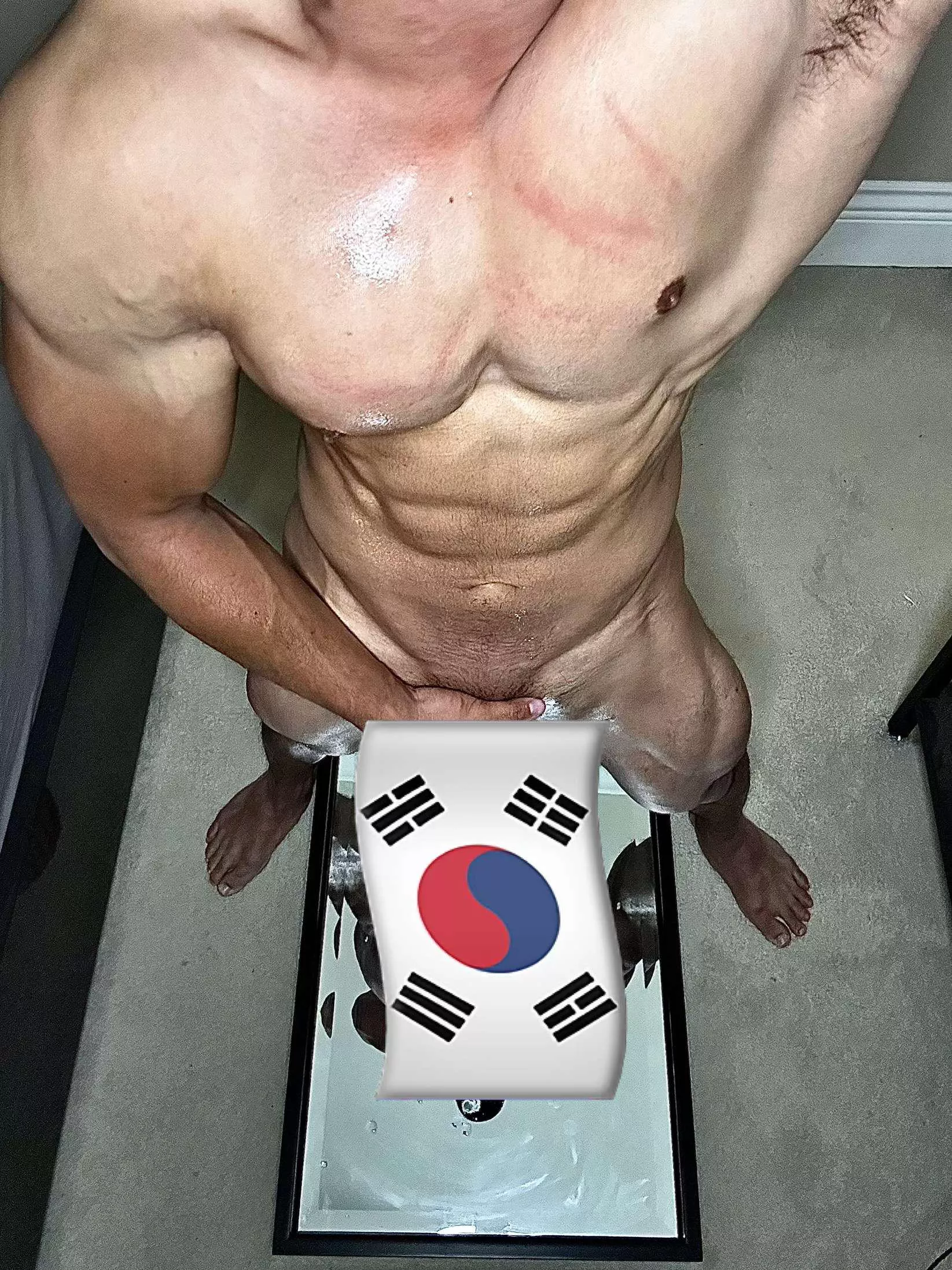 [19] like my oiled up body? posted by AlexParkxxx