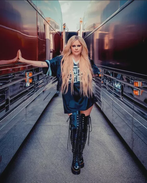 Avril Lavigne by unforgivenI