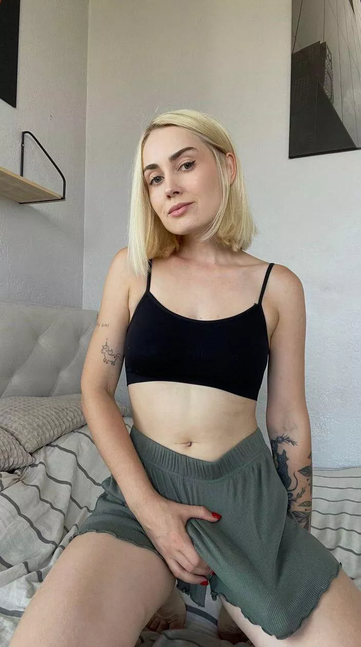 Can you guess how many inches of ripple in my pants? It's almost to the knee lol posted by JennasJubilee