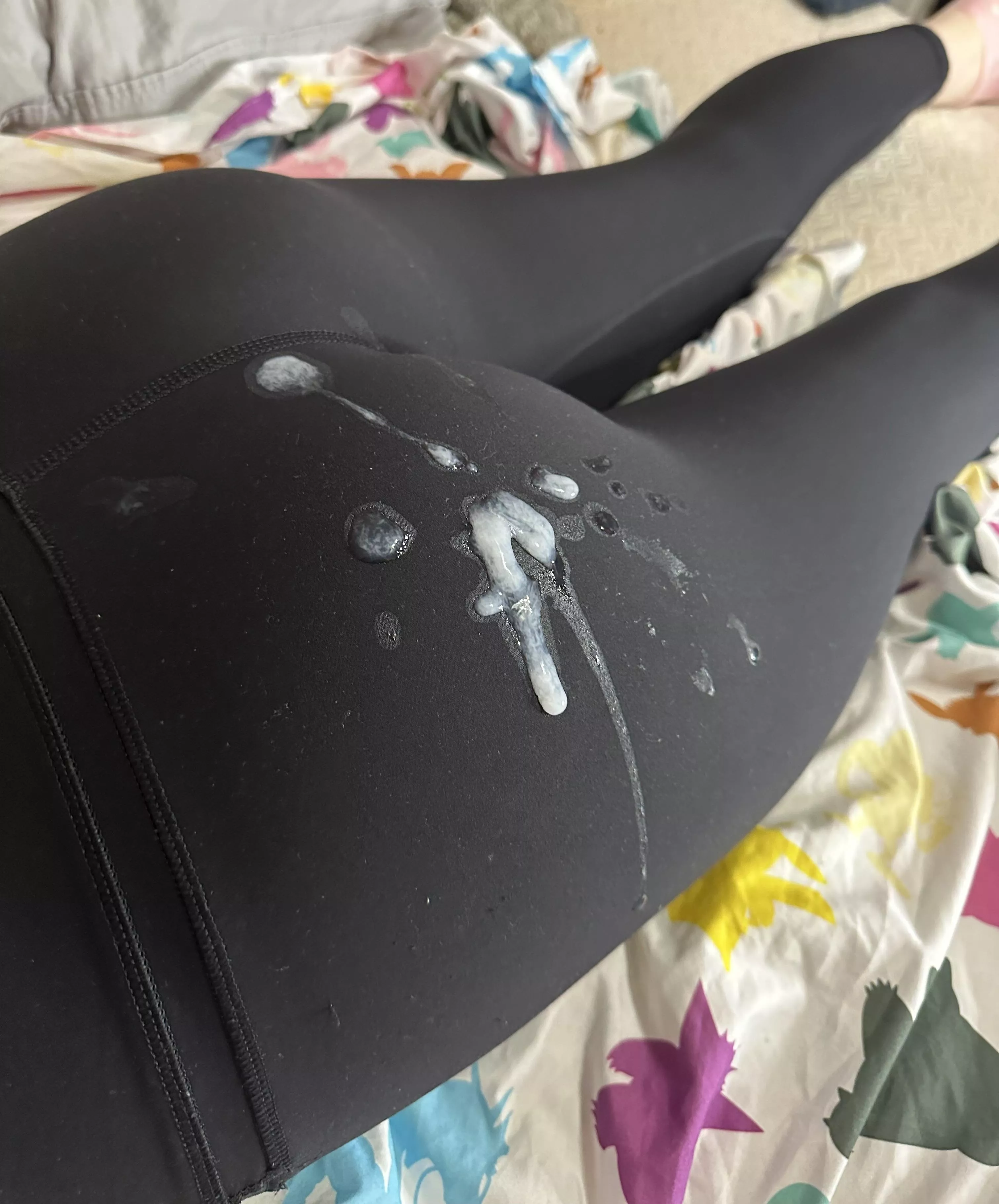 I didn’t expect such a big load on my ass posted by blackbearxo