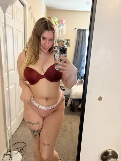 i know you like curvy  by Lexii_lyn