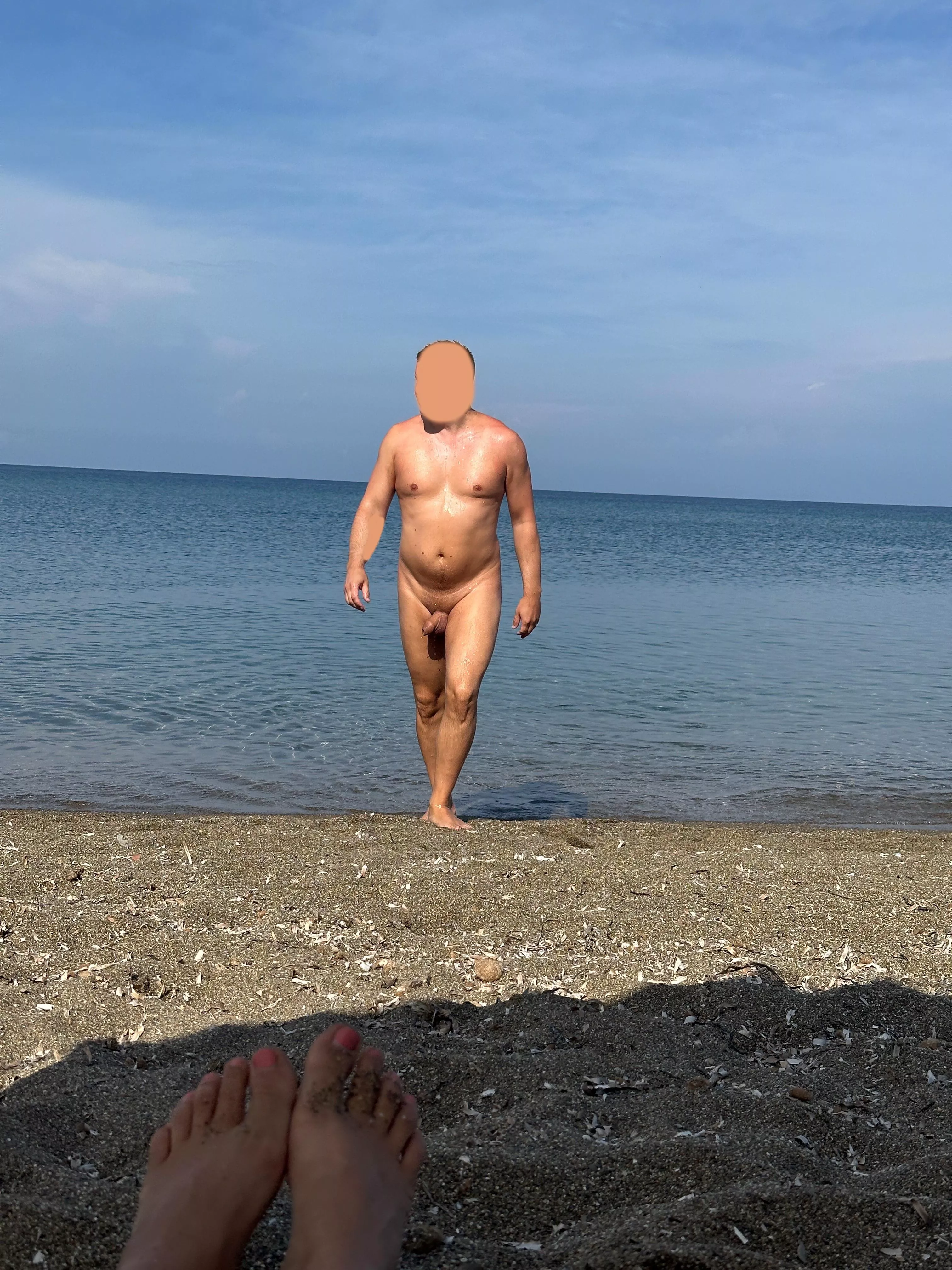 Jeder der einmal am nackt Strand war, wird nie wieder was anderes wollen.  posted by -_Nudist_-