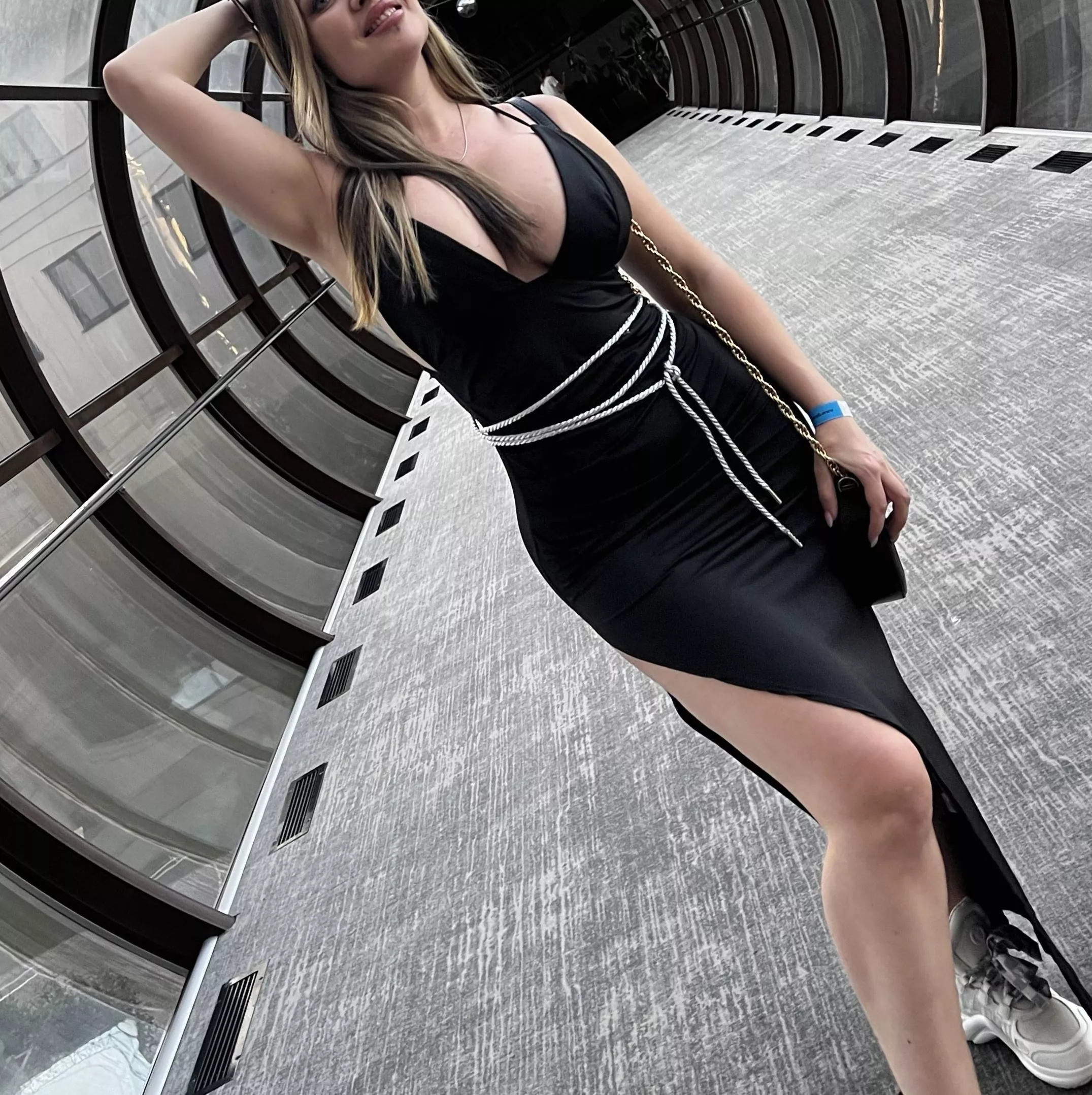 Milf went to walk out her new miniature black dress posted by wonderfullsoul