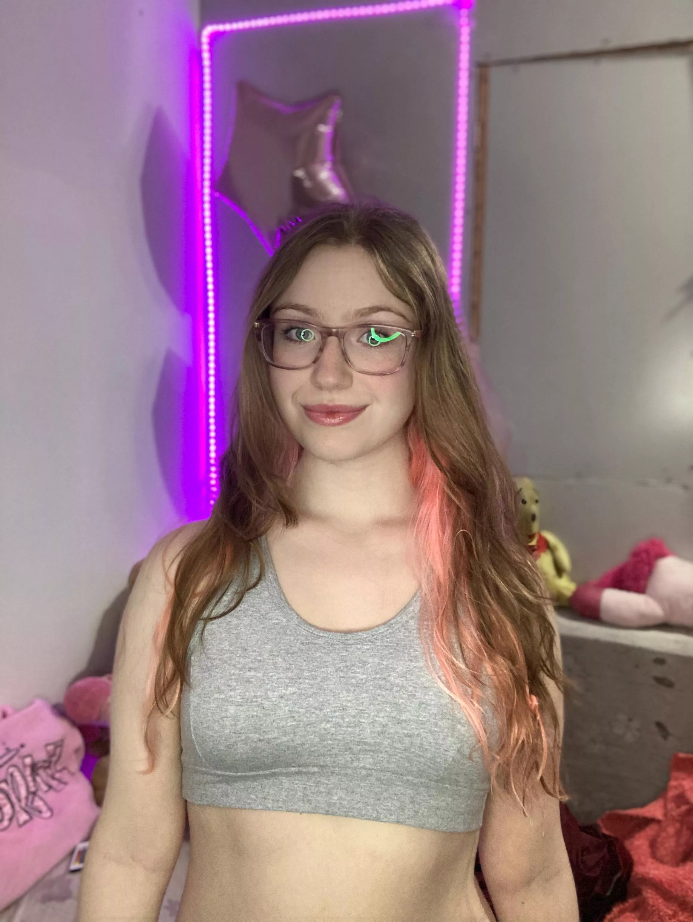 what can u say abt this 19F nerd? 🖤 posted by rainboocassy