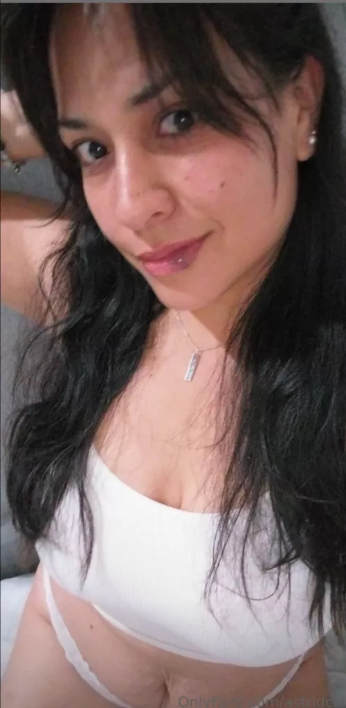 White looks nice on me 😊 by AstridCollin