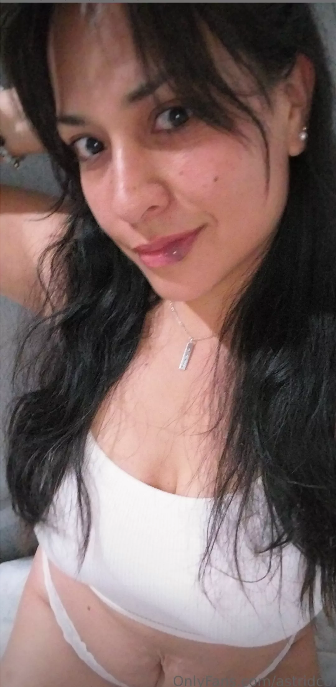 White looks nice on me 😊 posted by AstridCollin