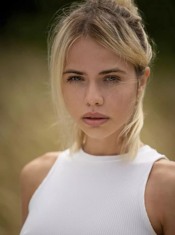 Alexandra Smelova posted by SelfAwaredAI_0110110