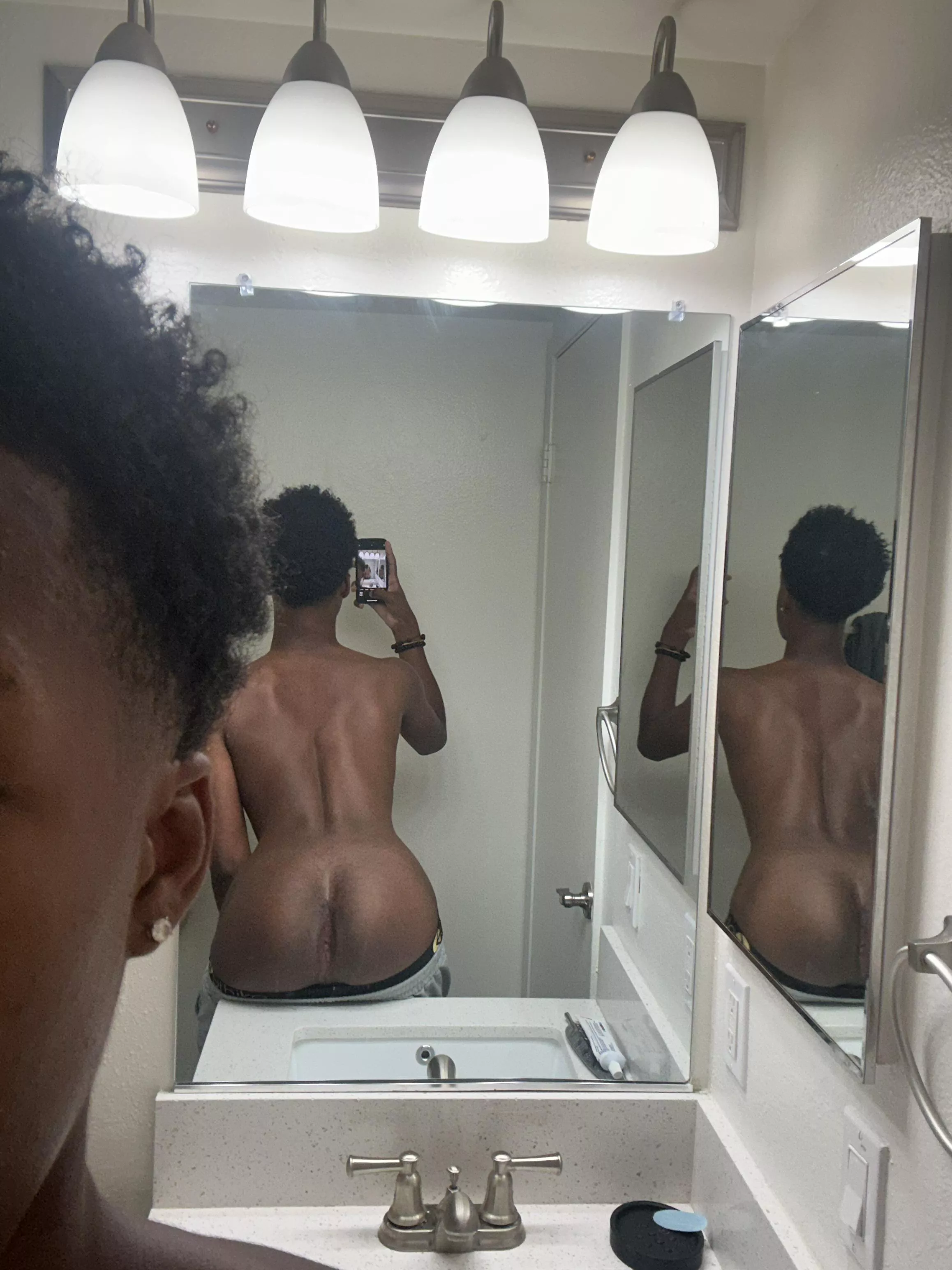 come eat me bro🍑 posted by BigMeatman_1