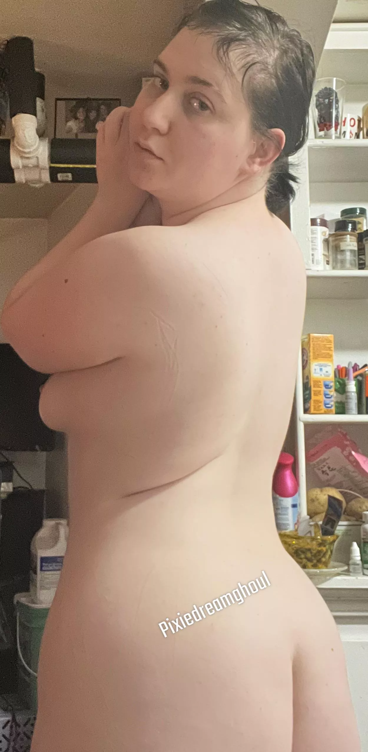 Cooking in the nude  posted by Dpnbitch