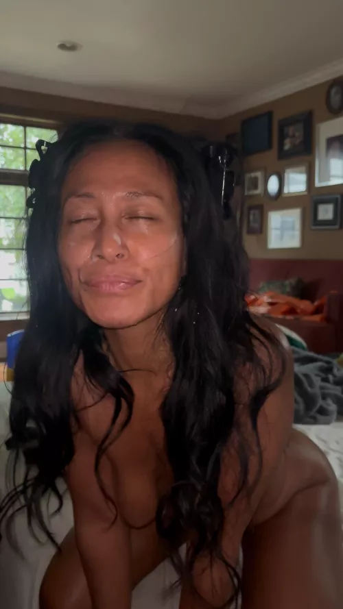 Cum is very good for my skin. I need my daily facial. by cindysub27